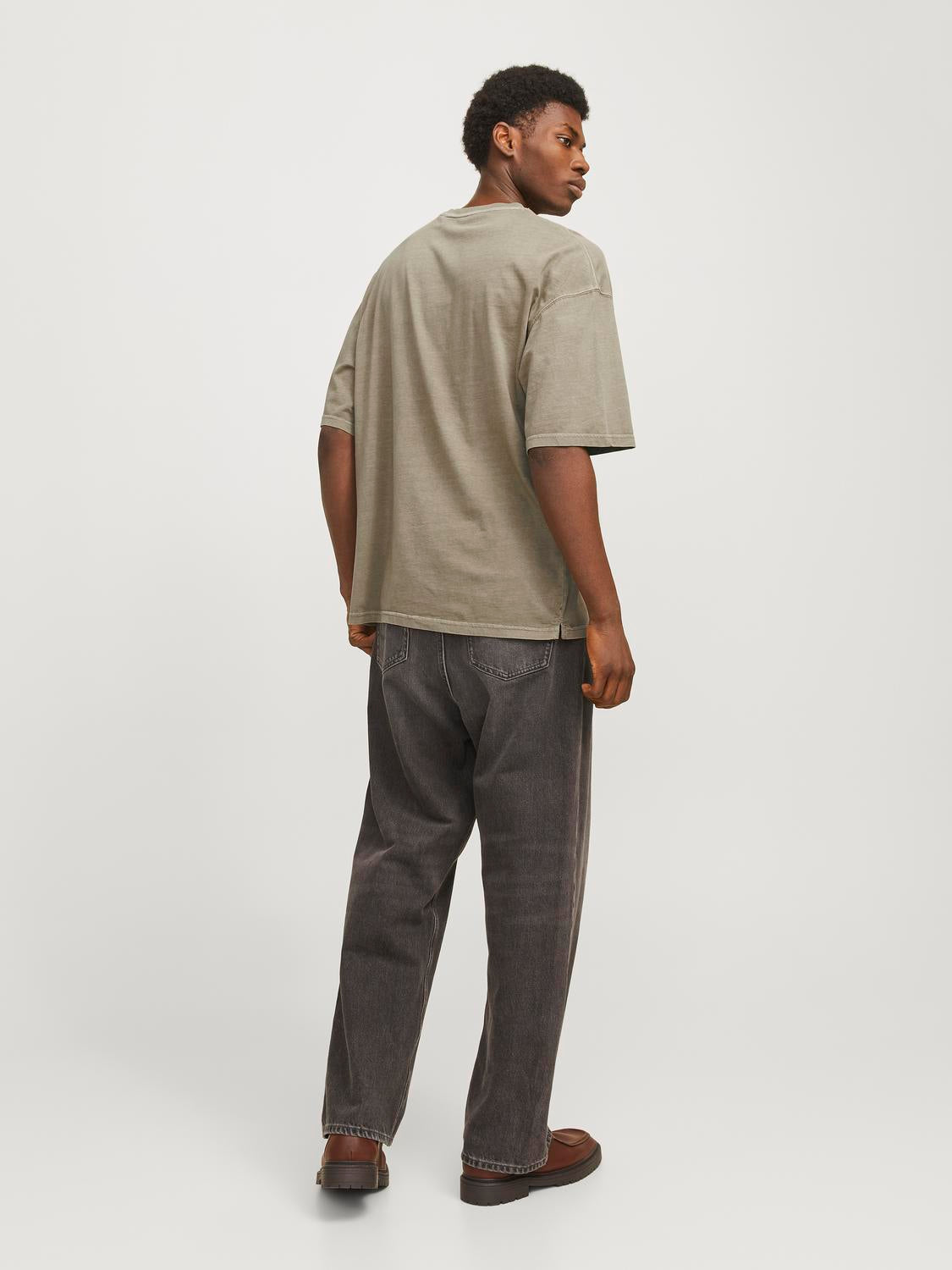 model_shot-back