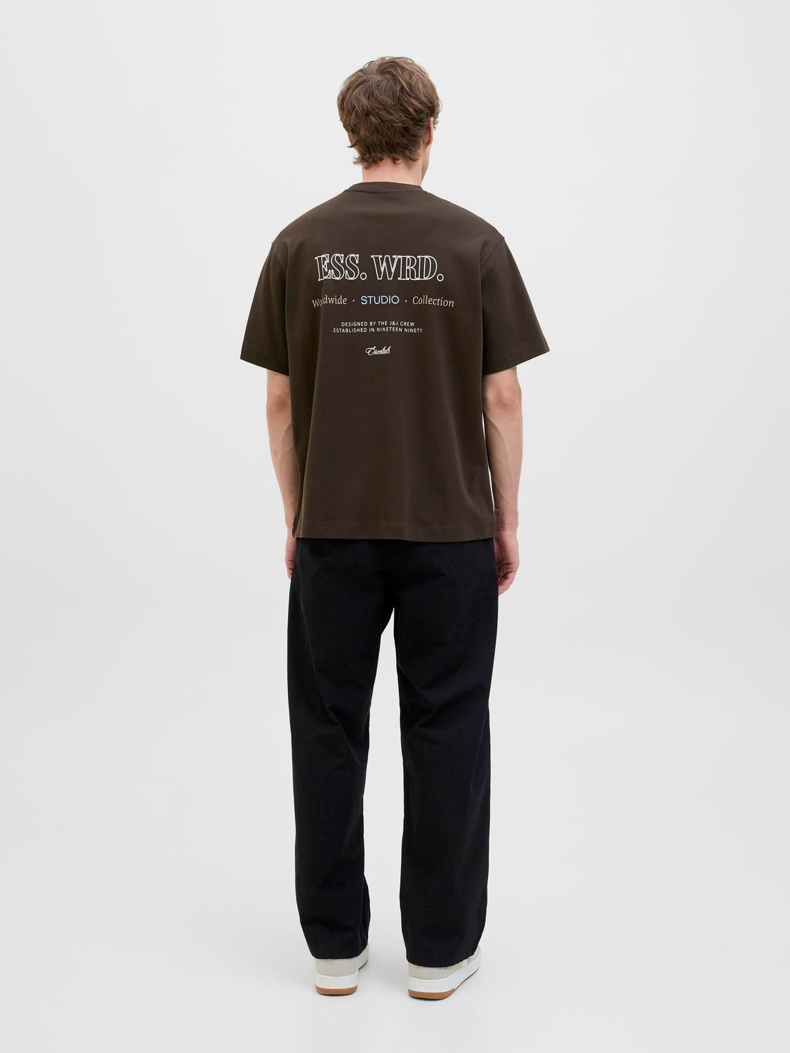 model_shot-back