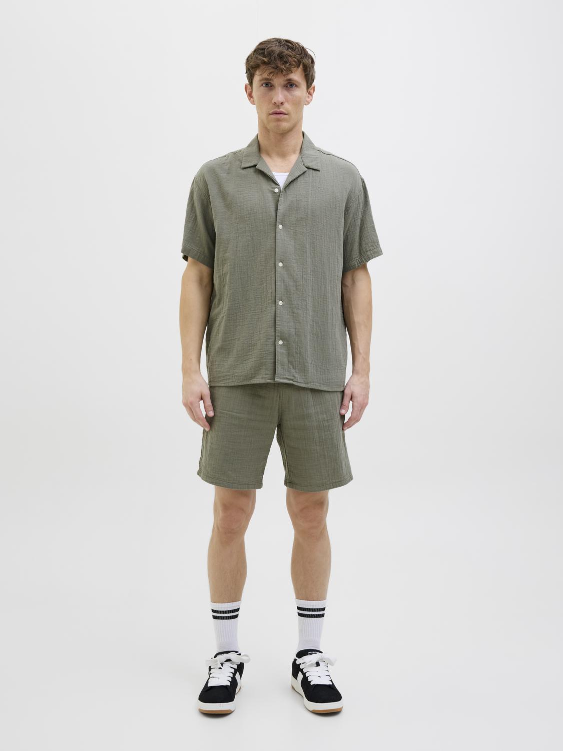 model_shot-front_full