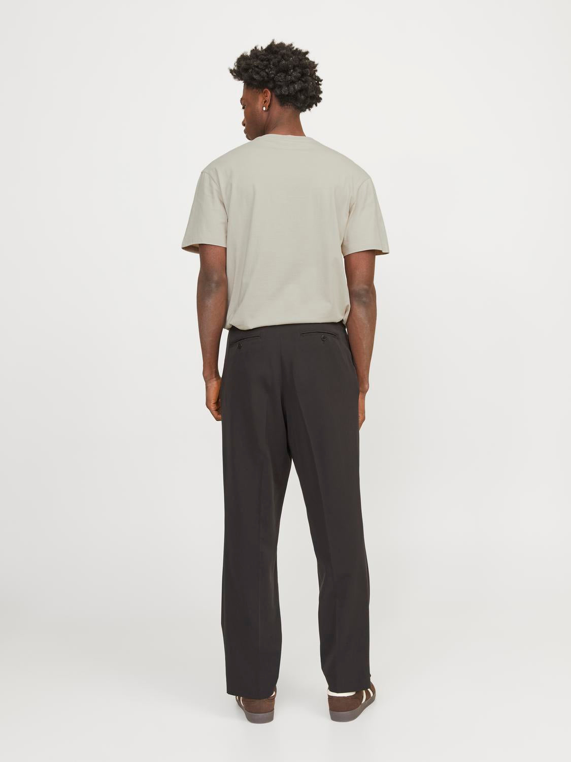 model_shot-back