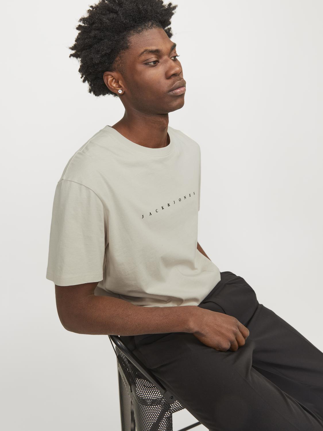 model_shot-creative