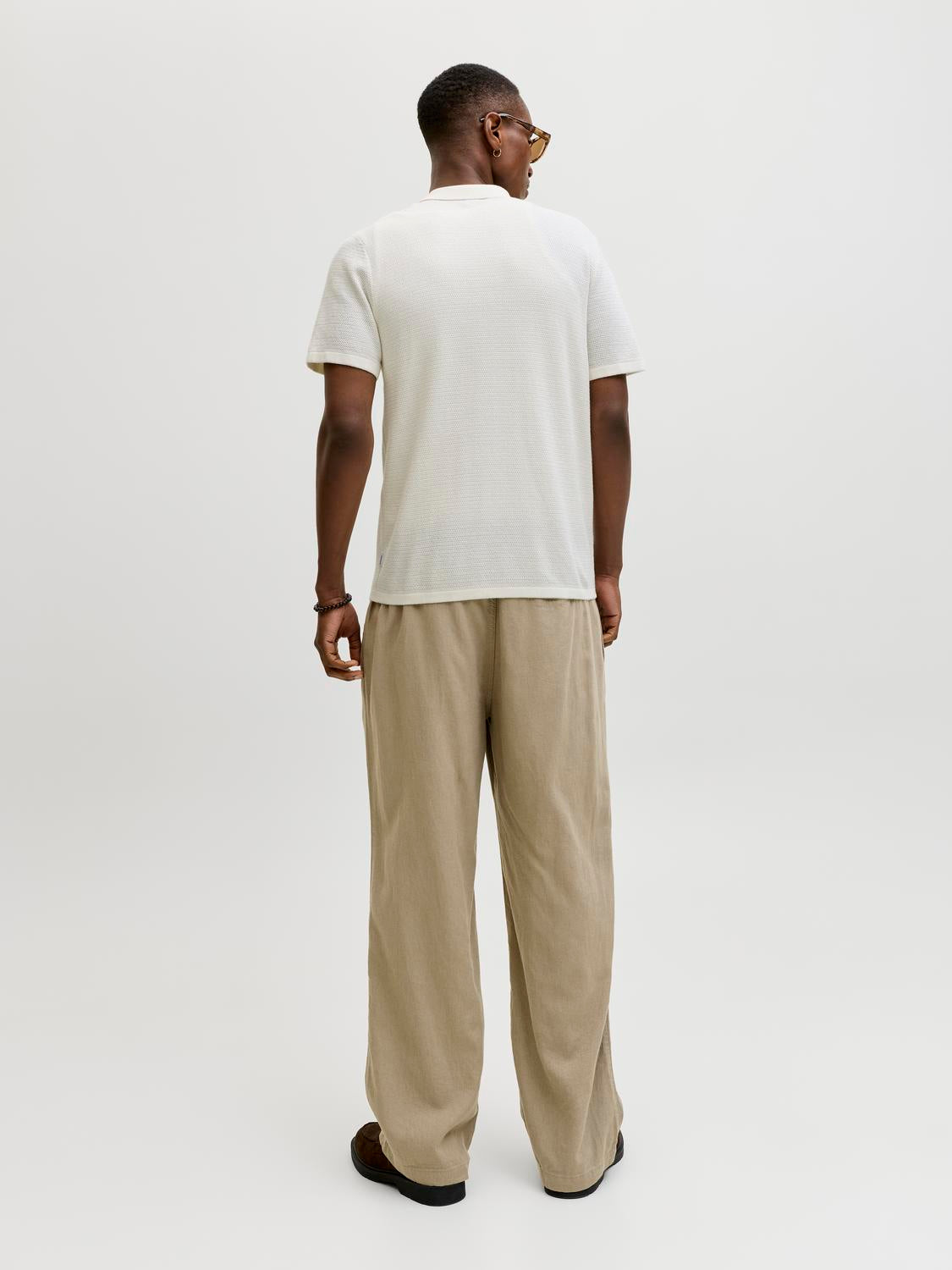 model_shot-back