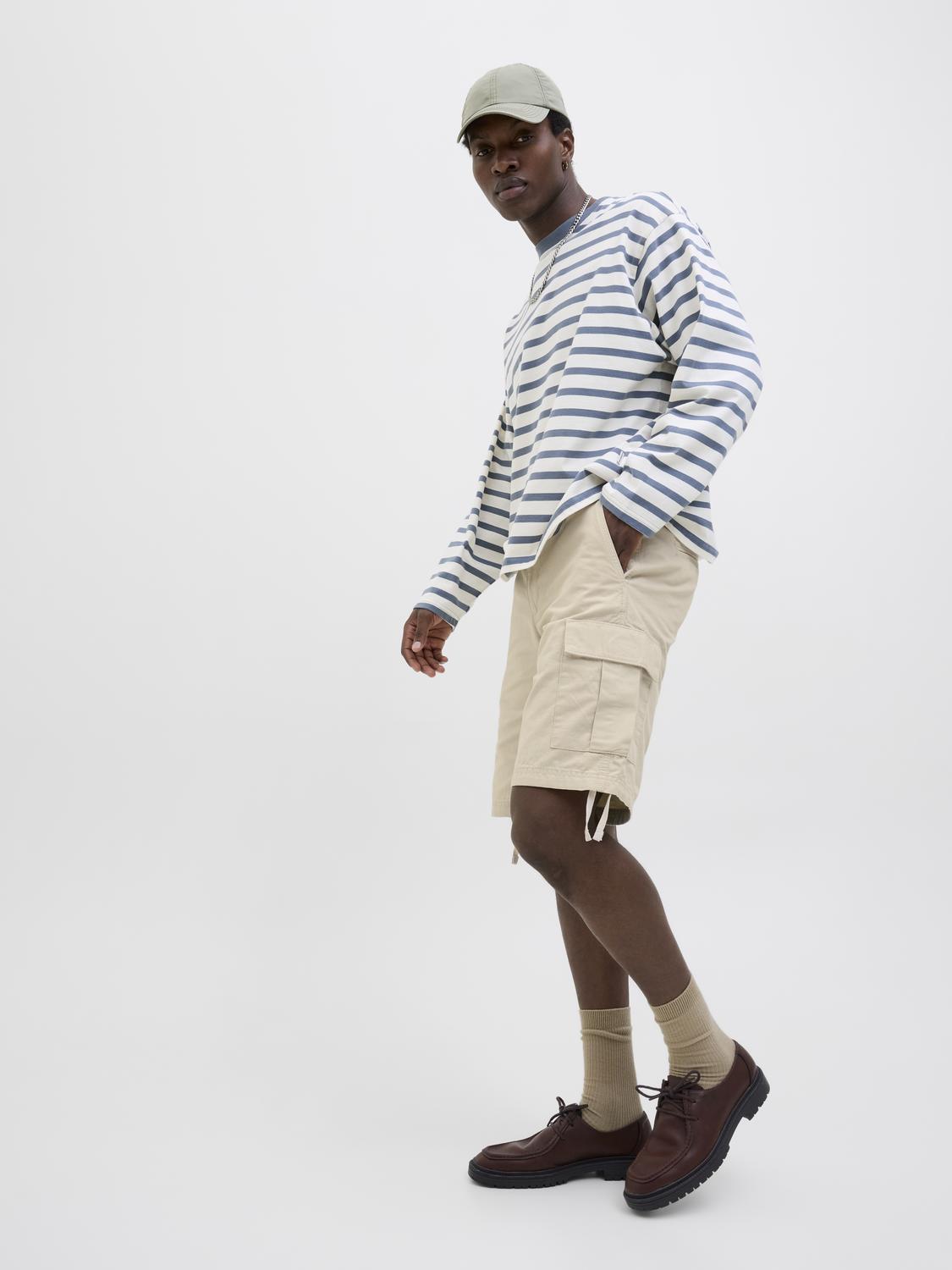 model_shot-creative
