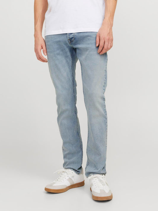 model_shot-front