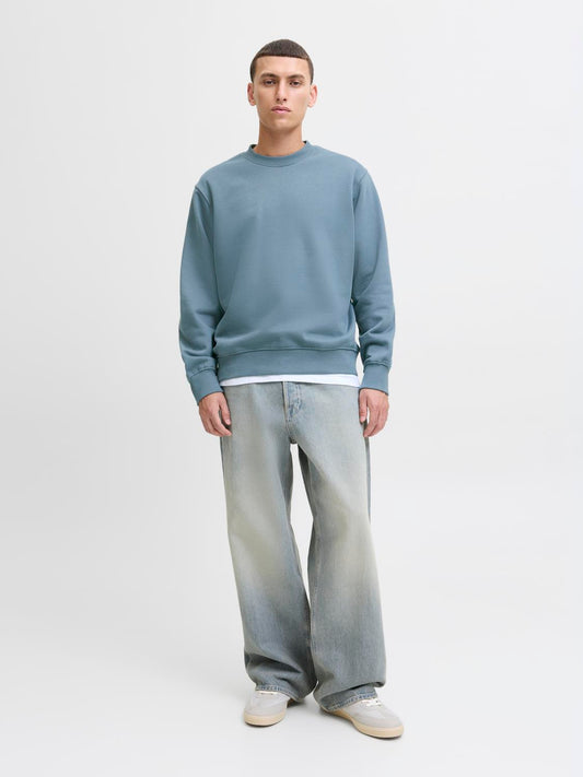 model_shot-front_full