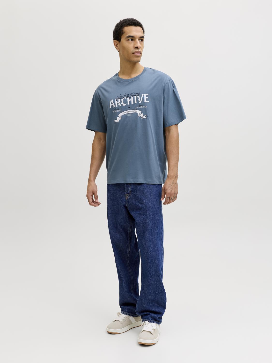 model_shot-front_full
