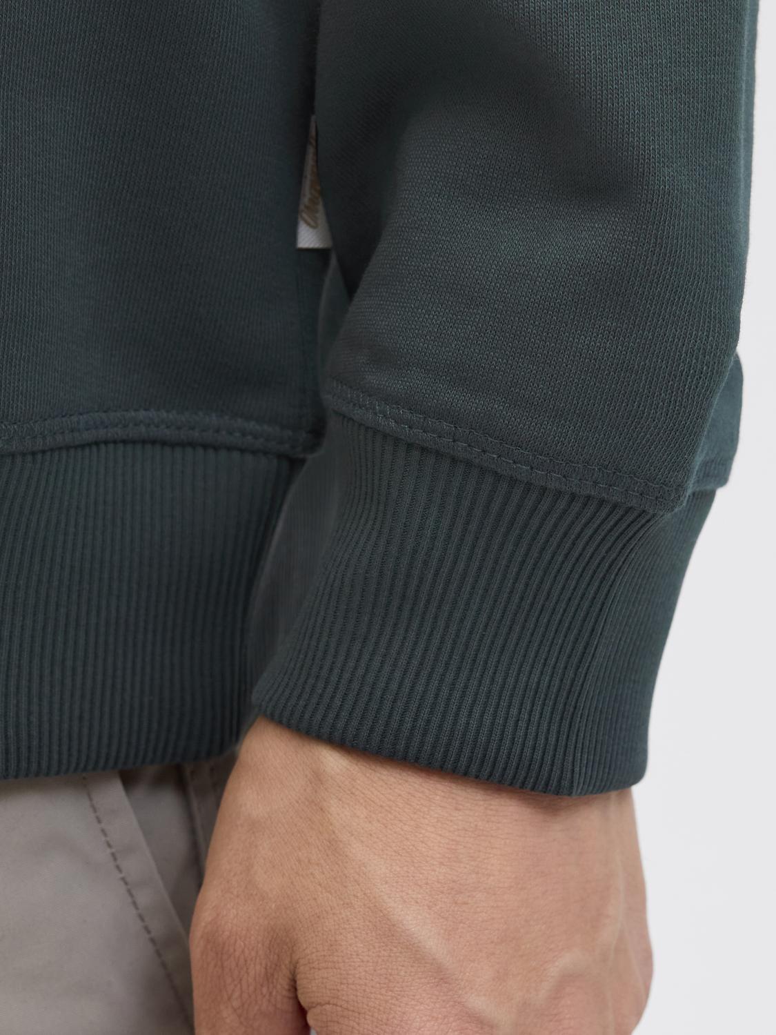 model_shot-detail