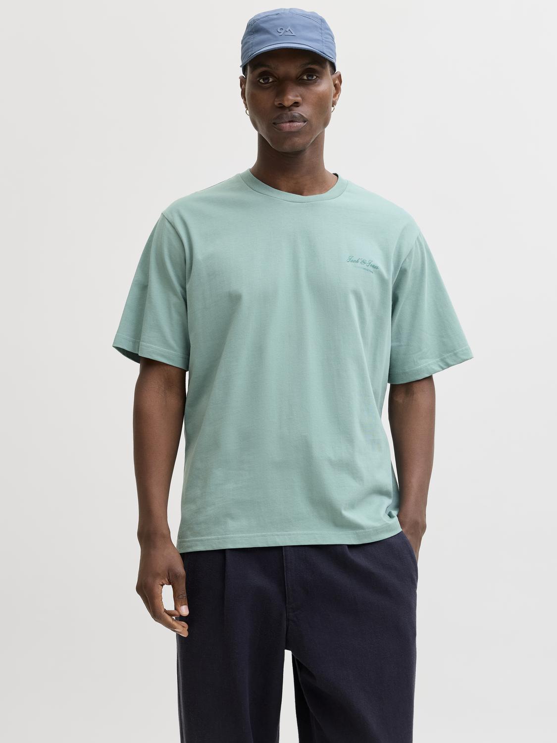 model_shot-front