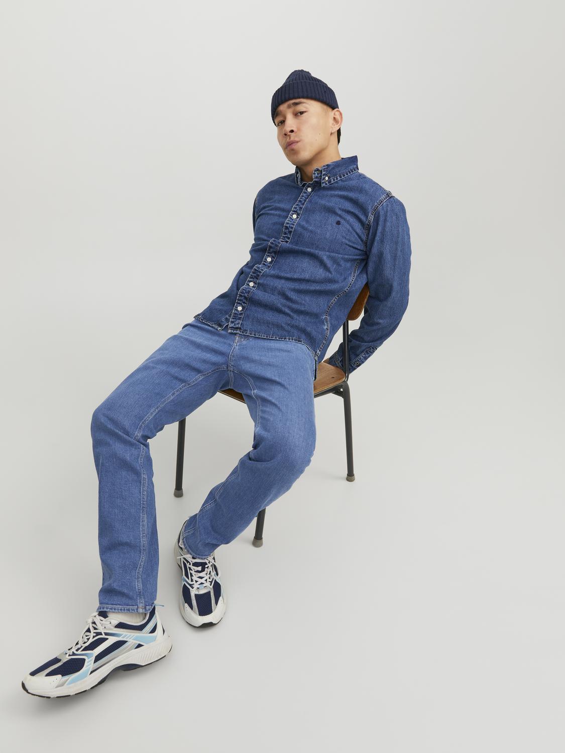 model_shot-creative