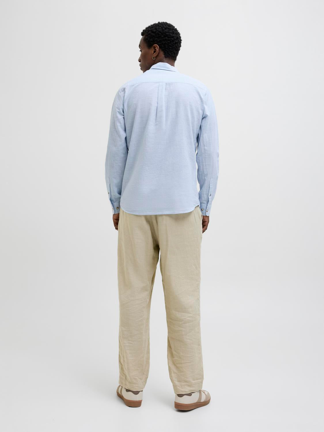 model_shot-back