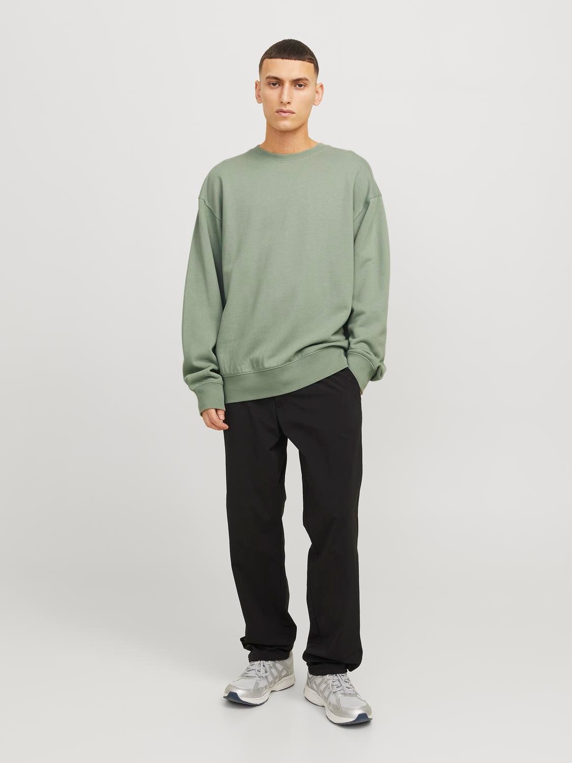 model_shot-front_full