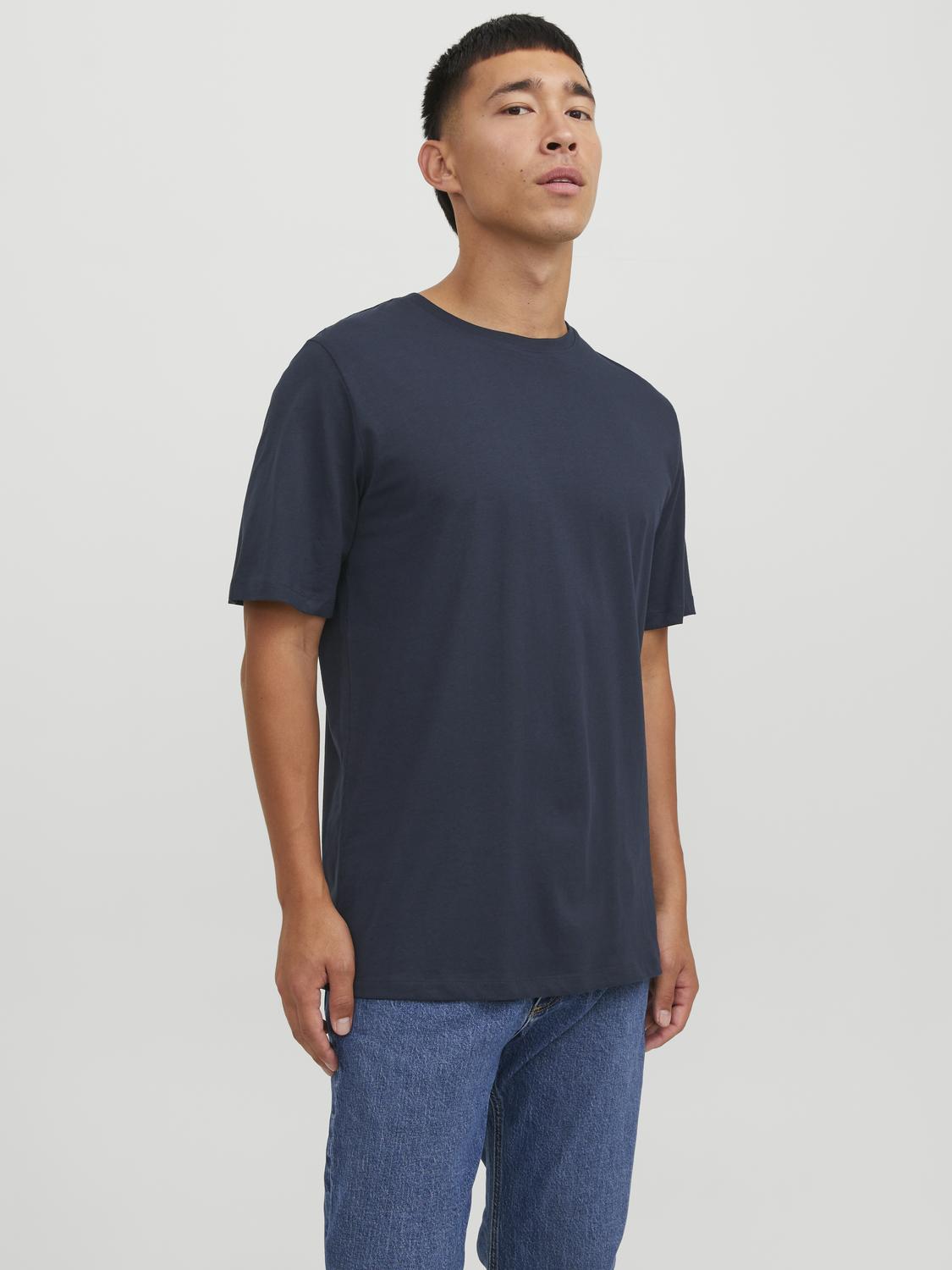 model_shot-front