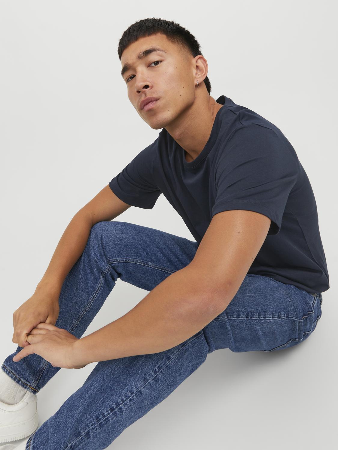 model_shot-creative