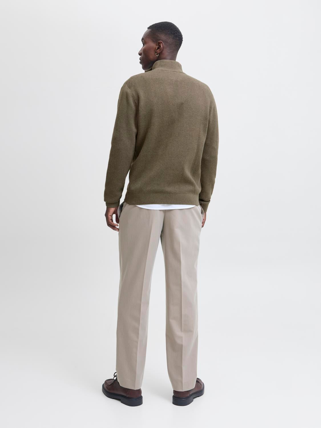 model_shot-back