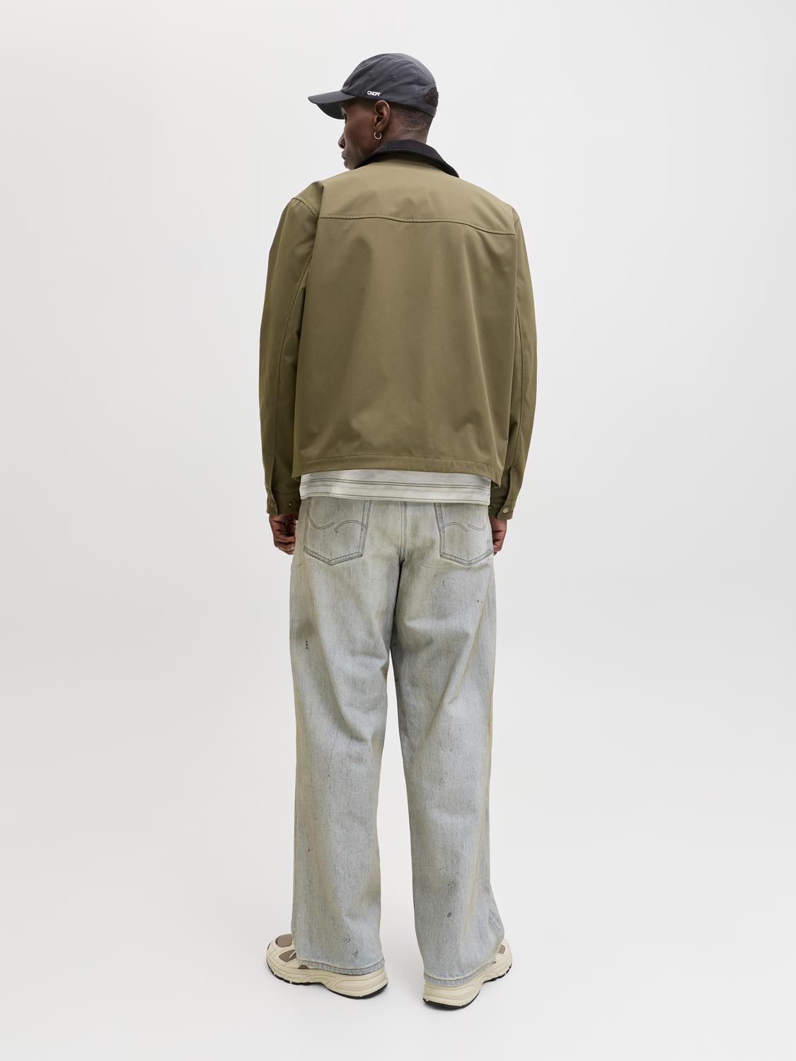 model_shot-back