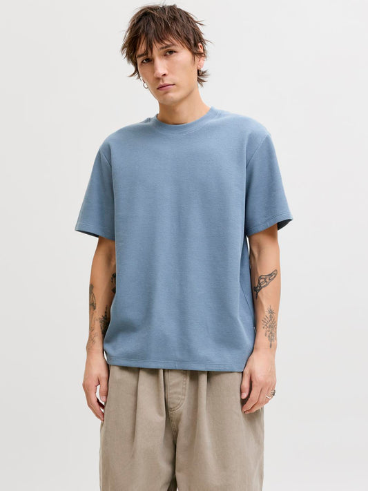 model_shot-front
