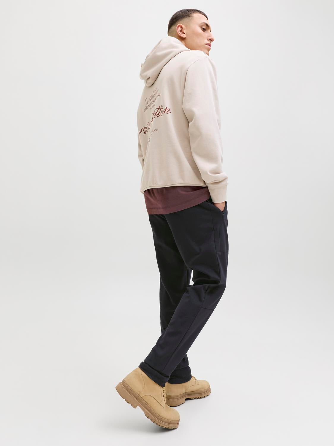 model_shot-creative