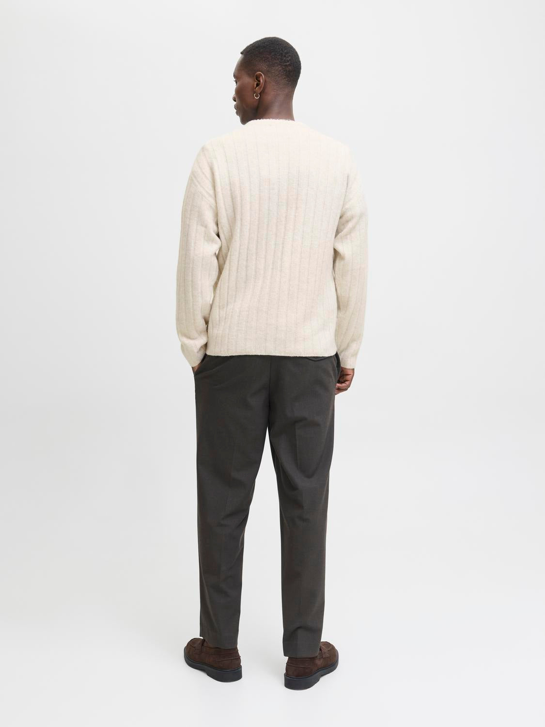 model_shot-back