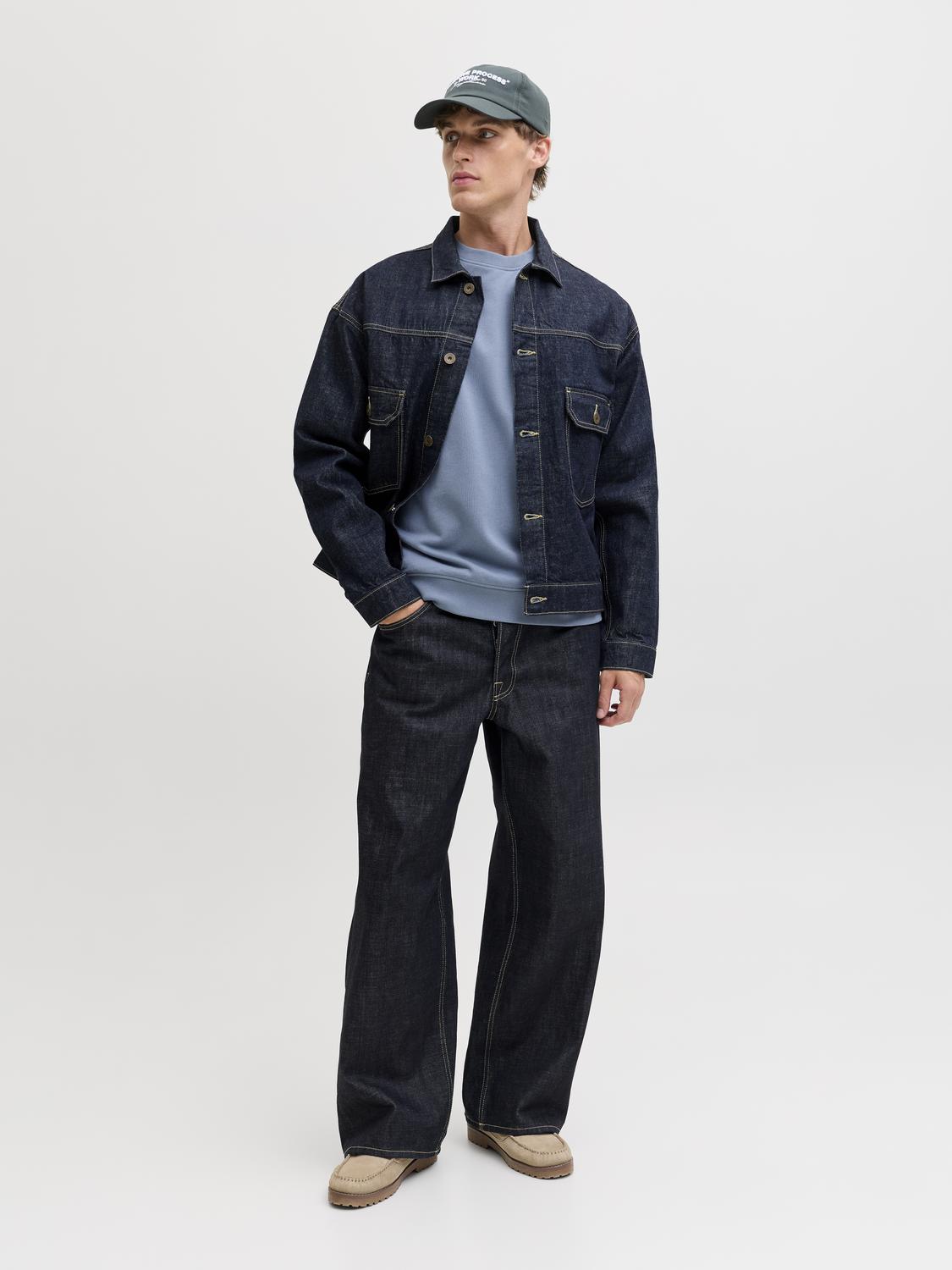 model_shot-front_full