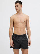 Load image into Gallery viewer, model_shot-creative
