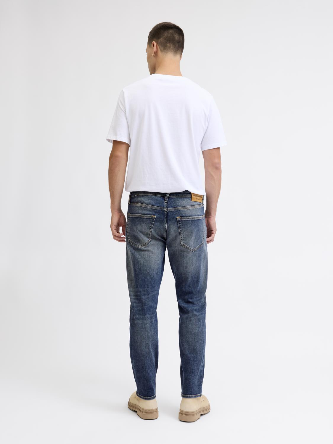 model_shot-back