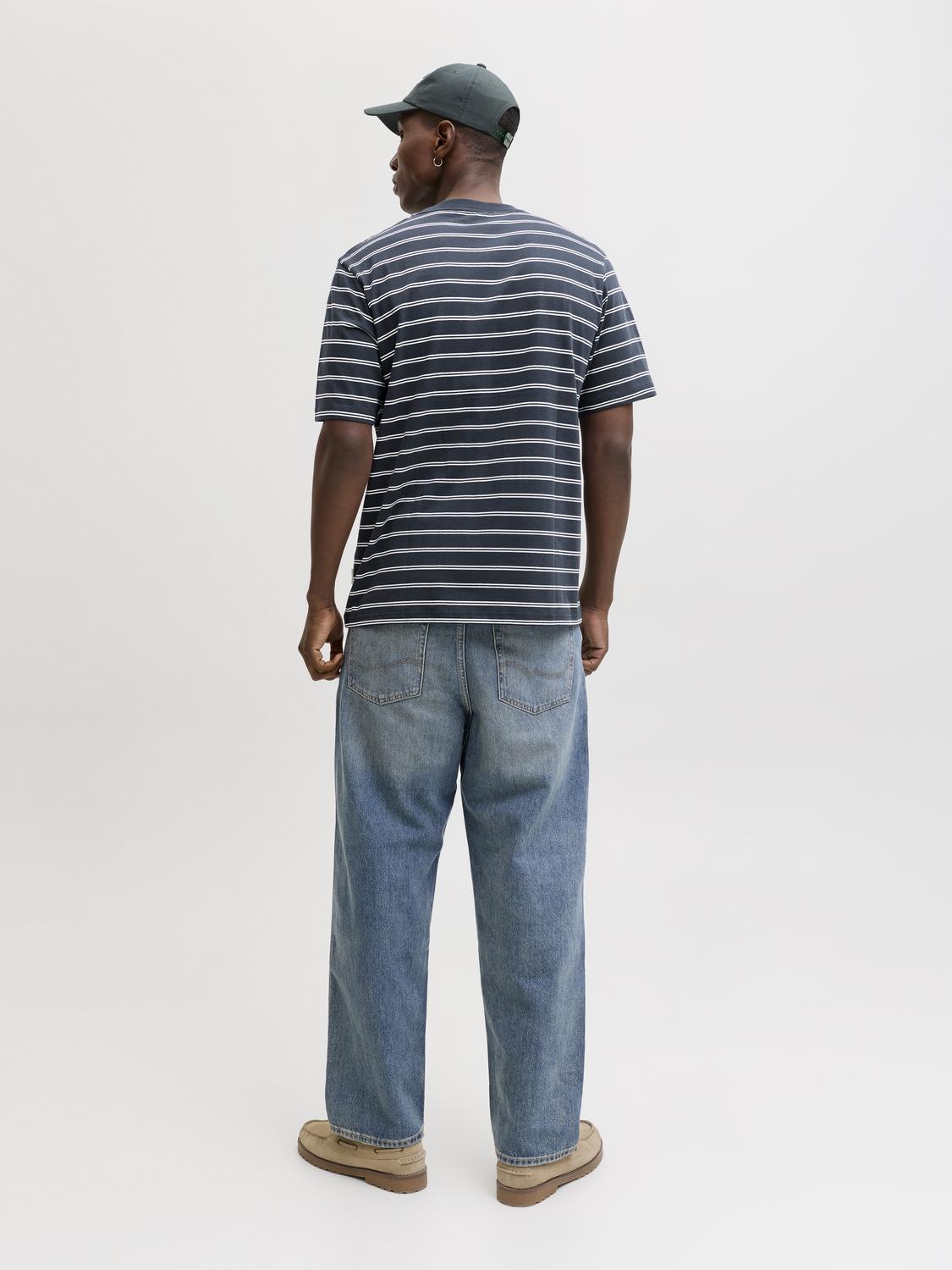 model_shot-back