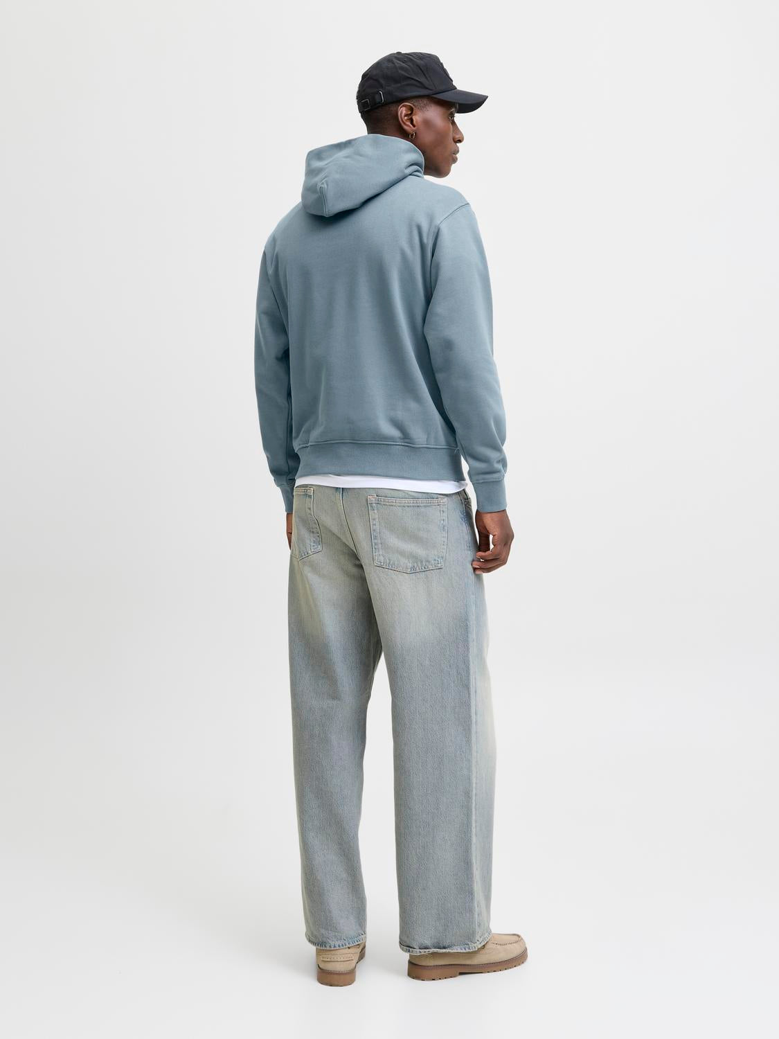 model_shot-back
