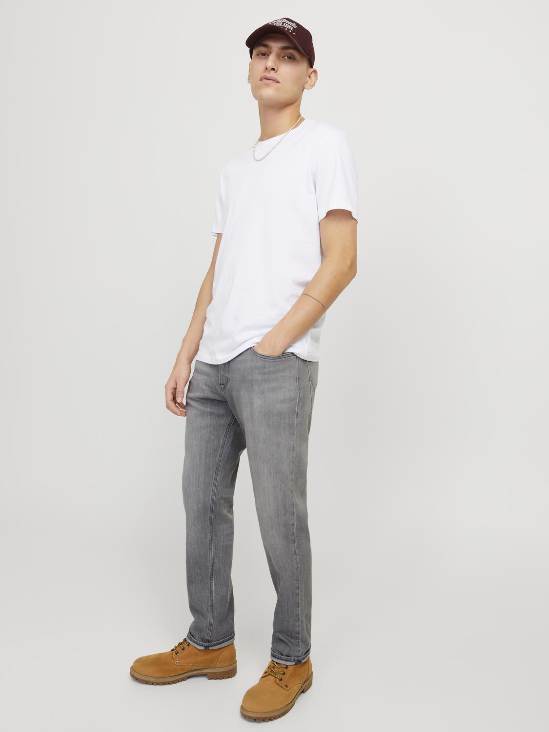 model_shot-creative