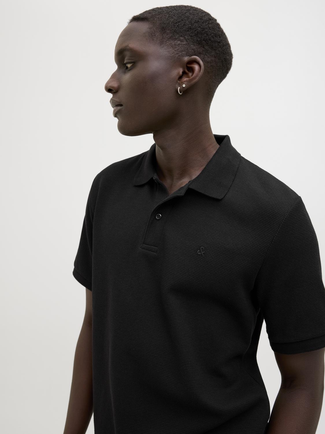 model_shot-creative