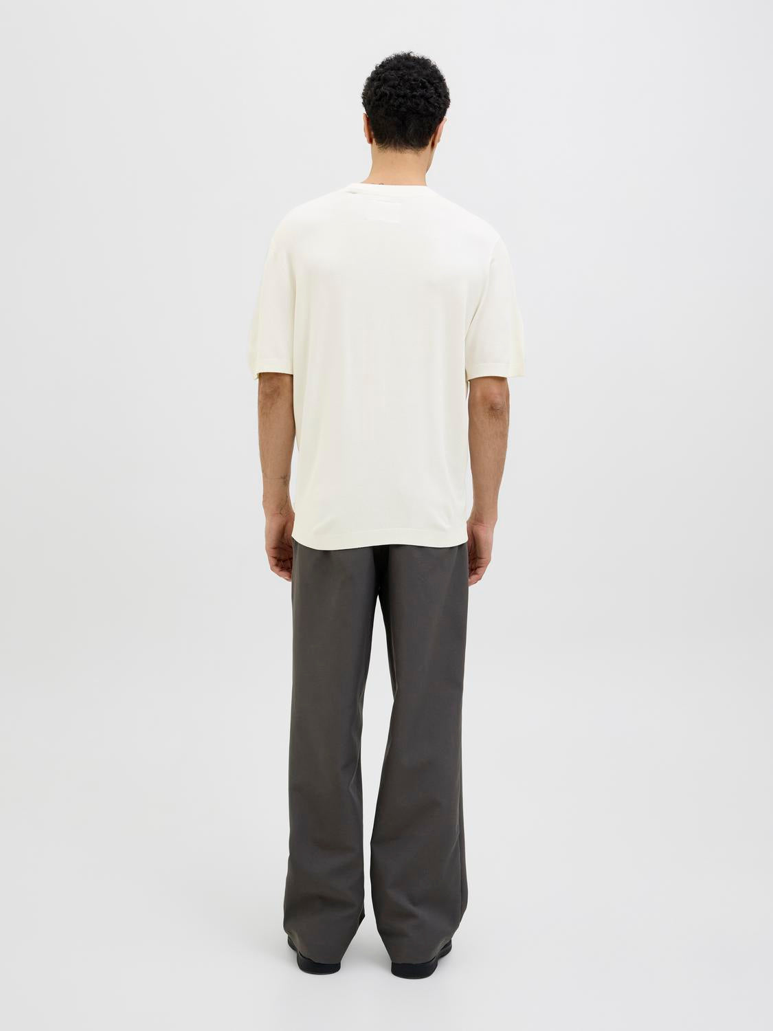 model_shot-back