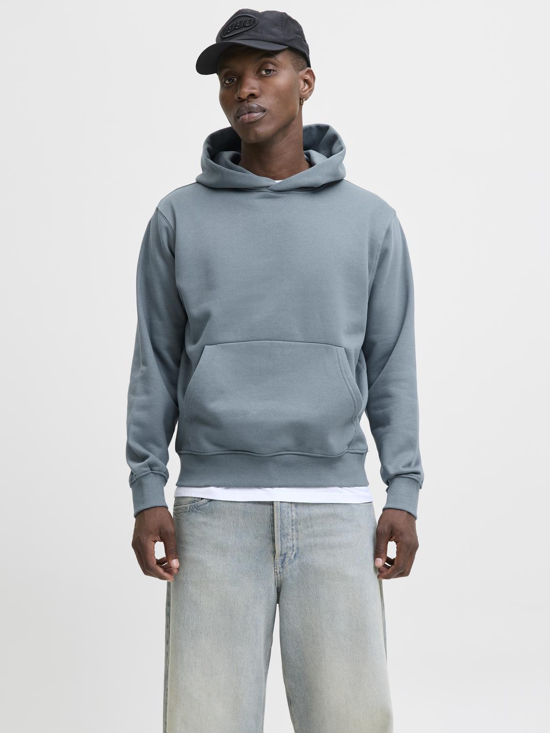 model_shot-front