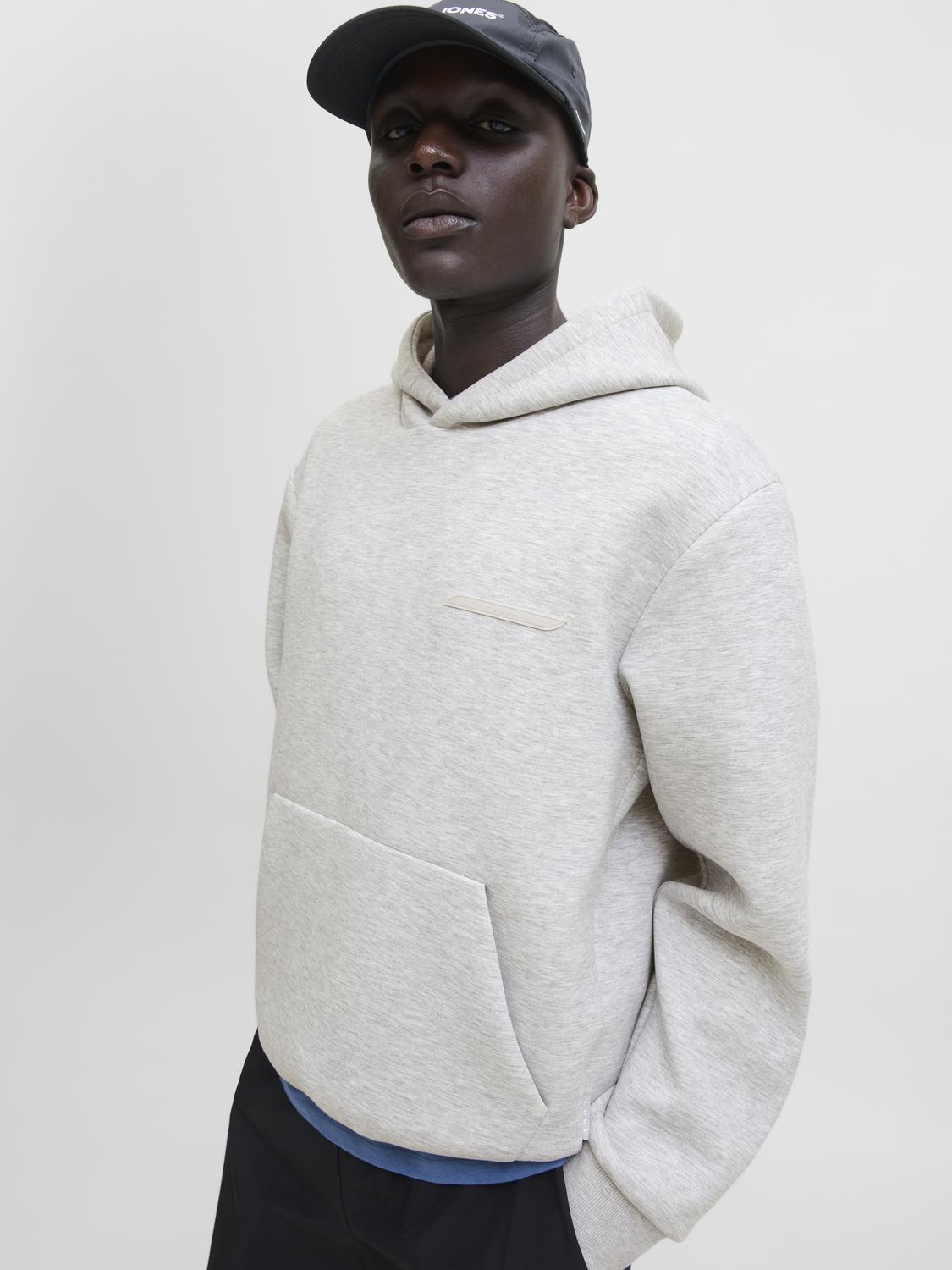 model_shot-creative