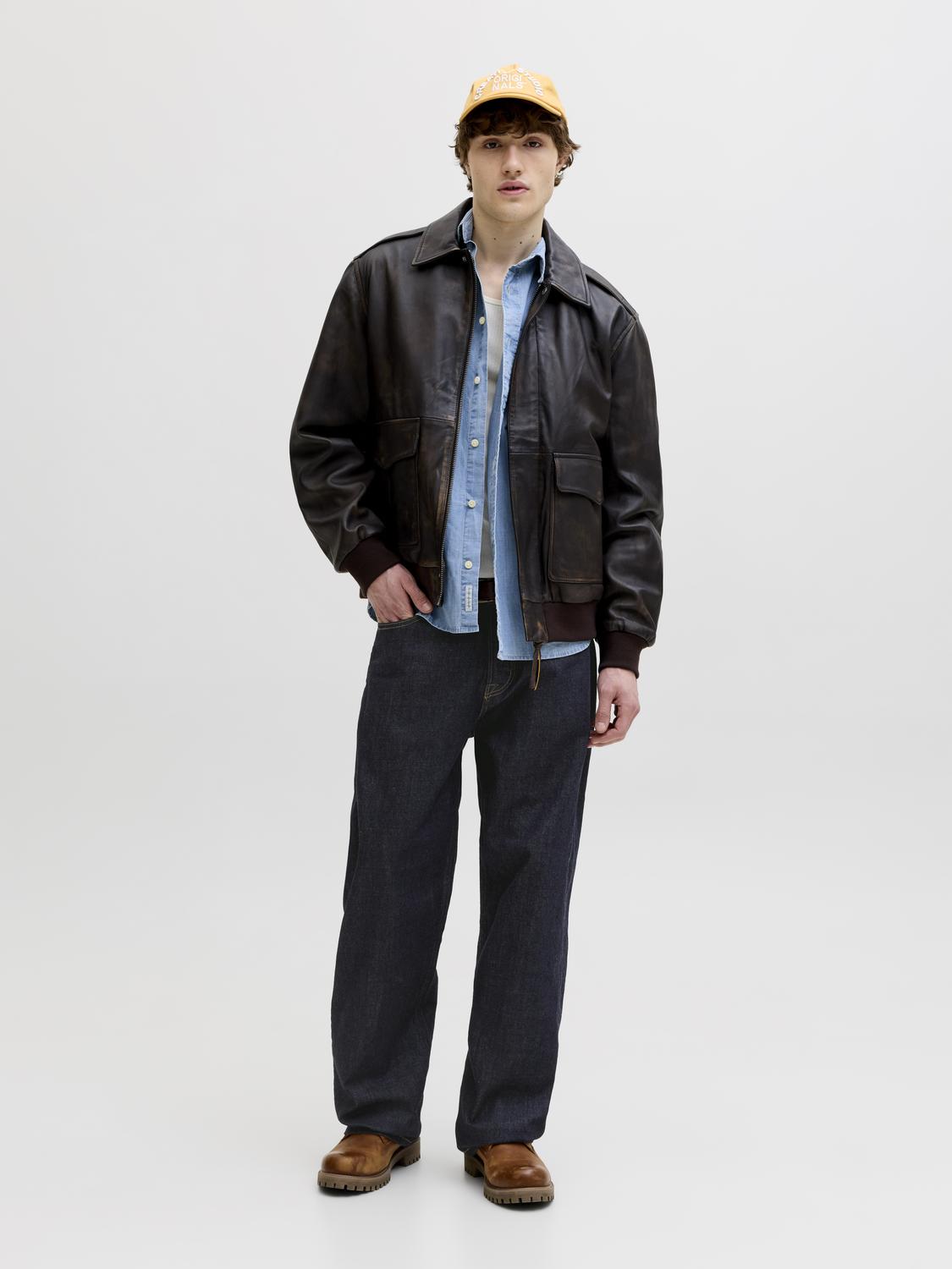 model_shot-front_full