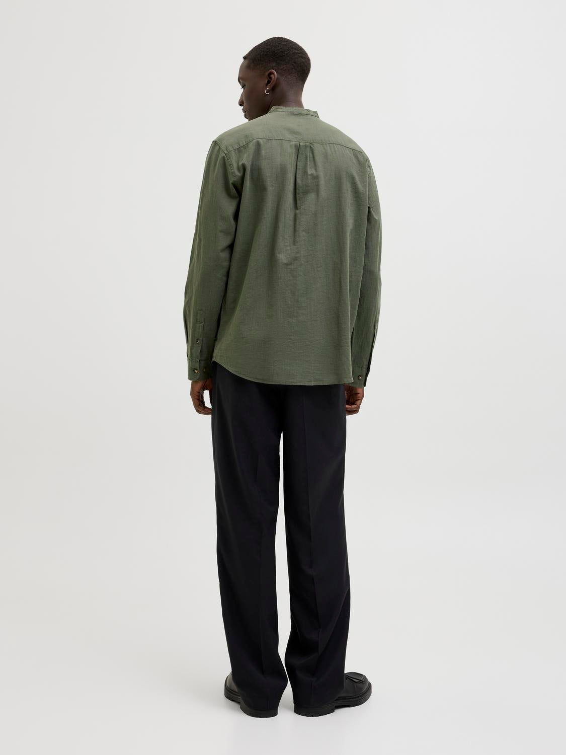 model_shot-back