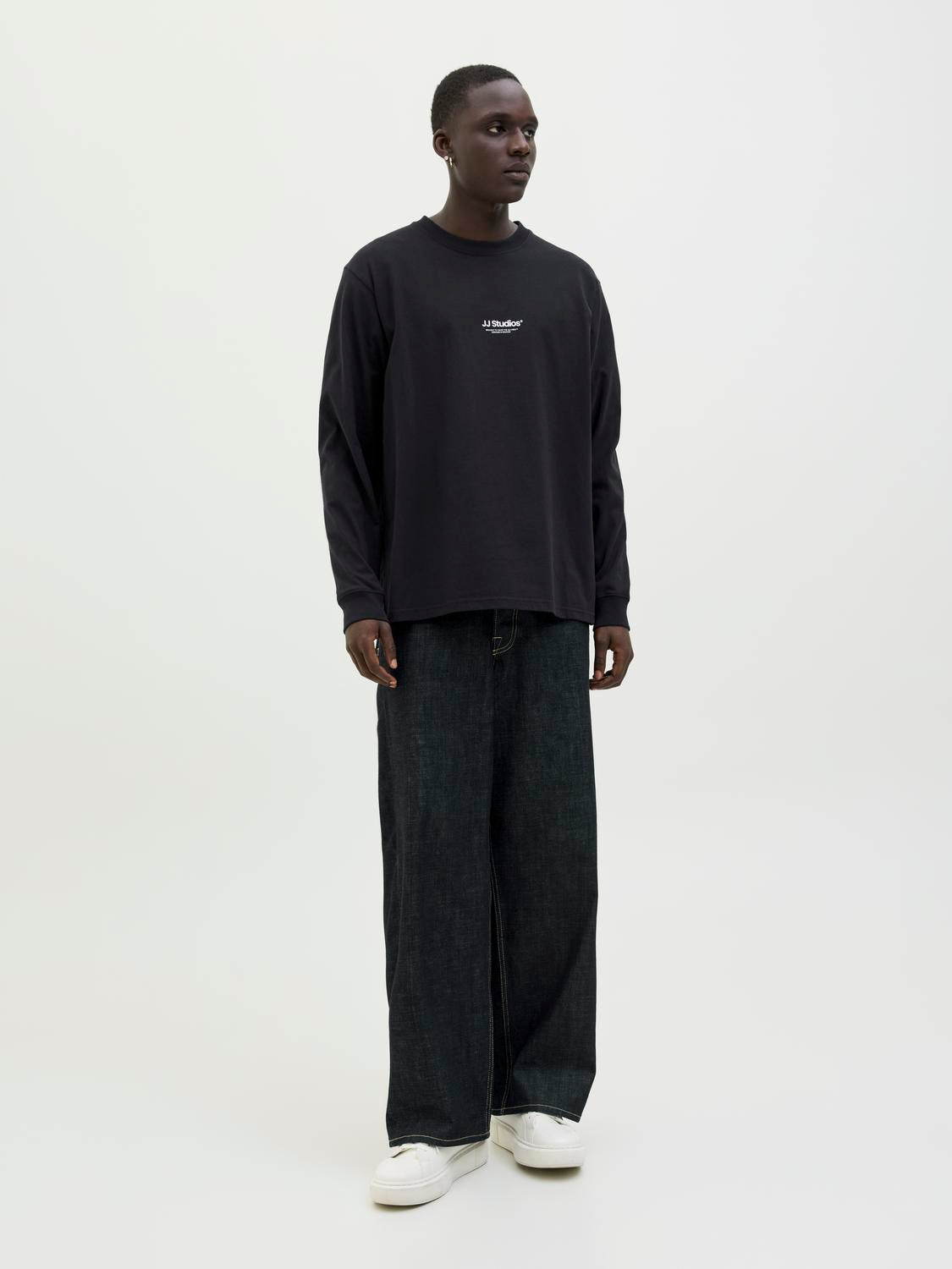 model_shot-front_full