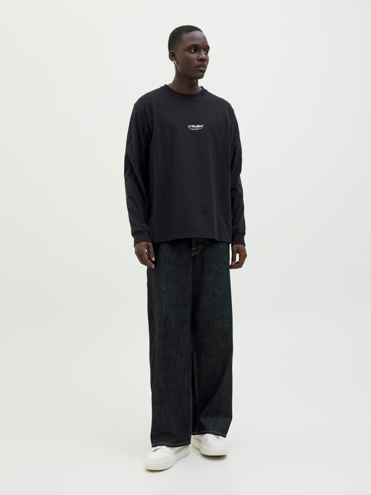 model_shot-front_full