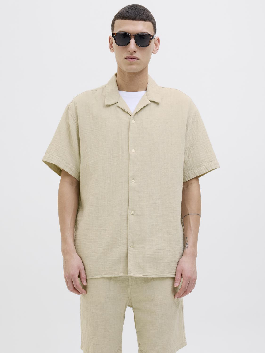 model_shot-front