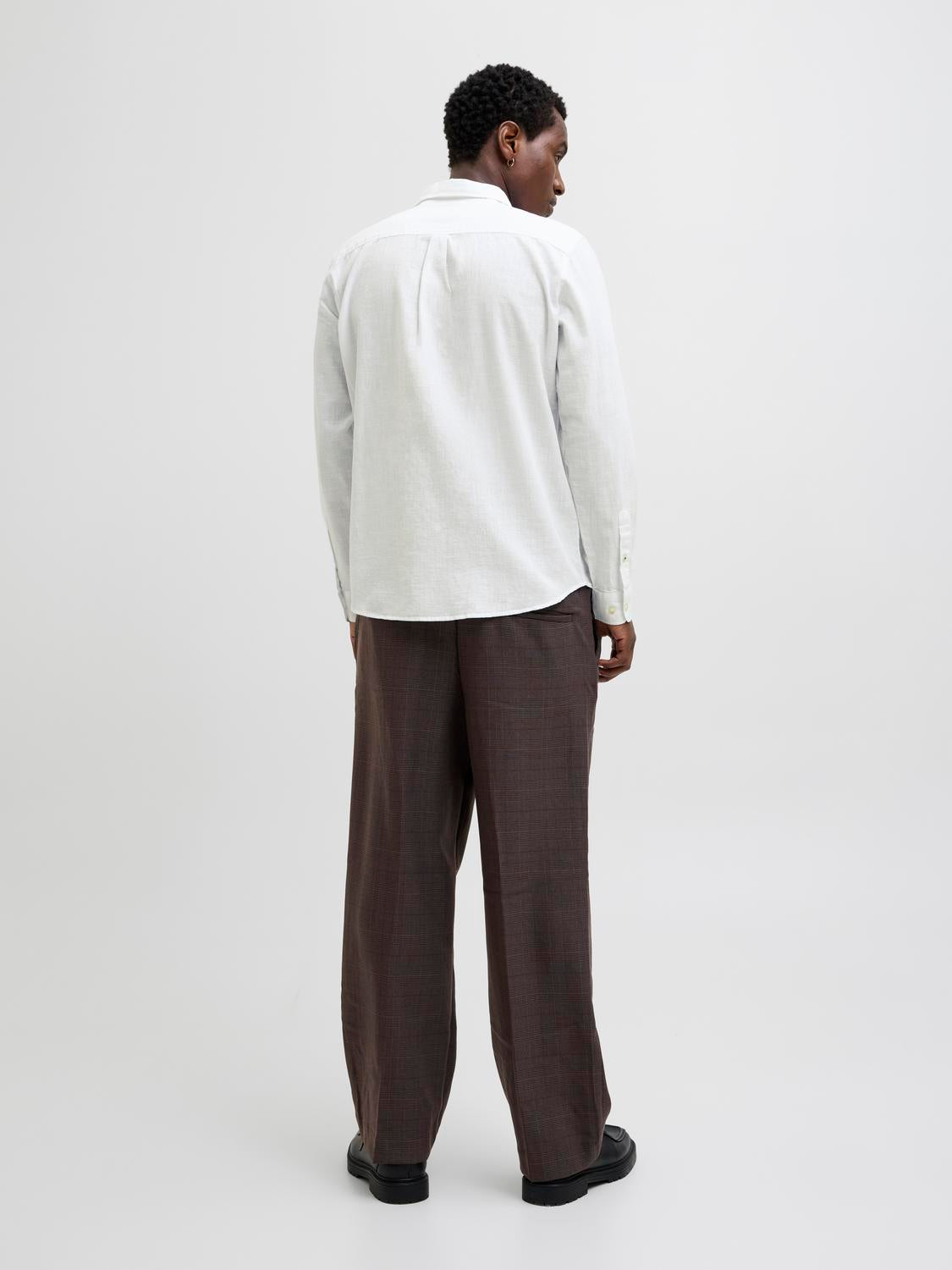 model_shot-back
