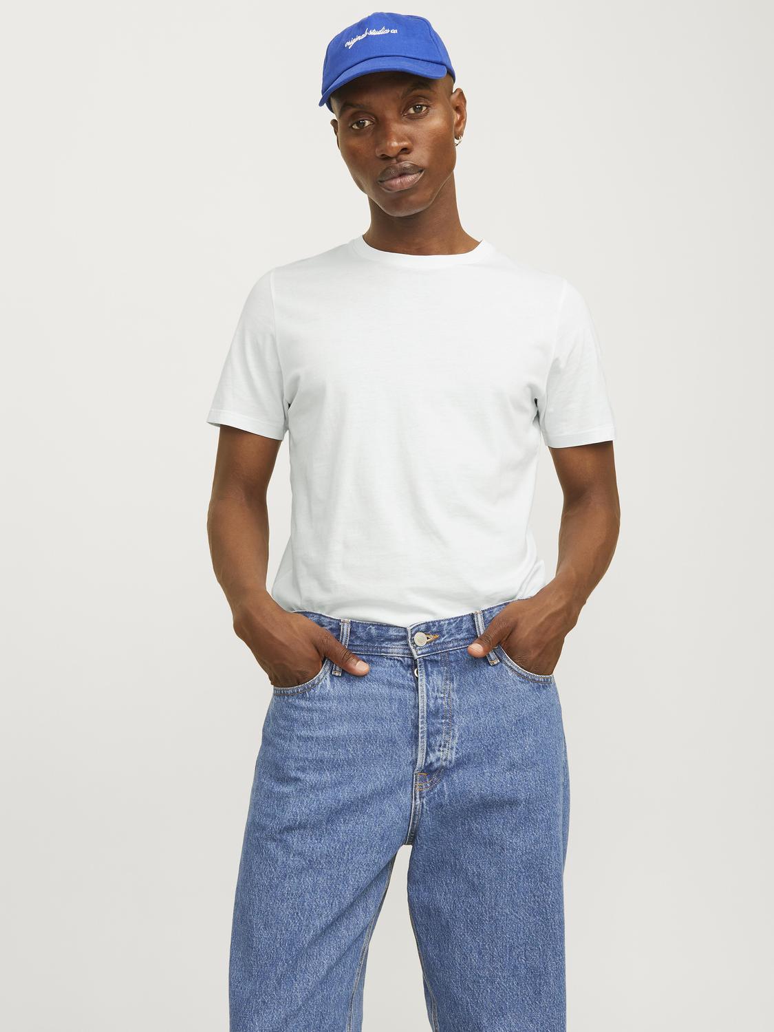 model_shot-front
