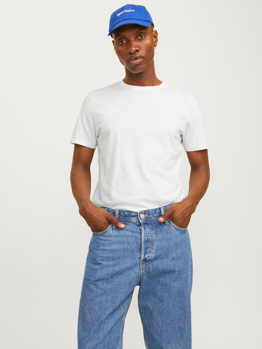 model_shot-front