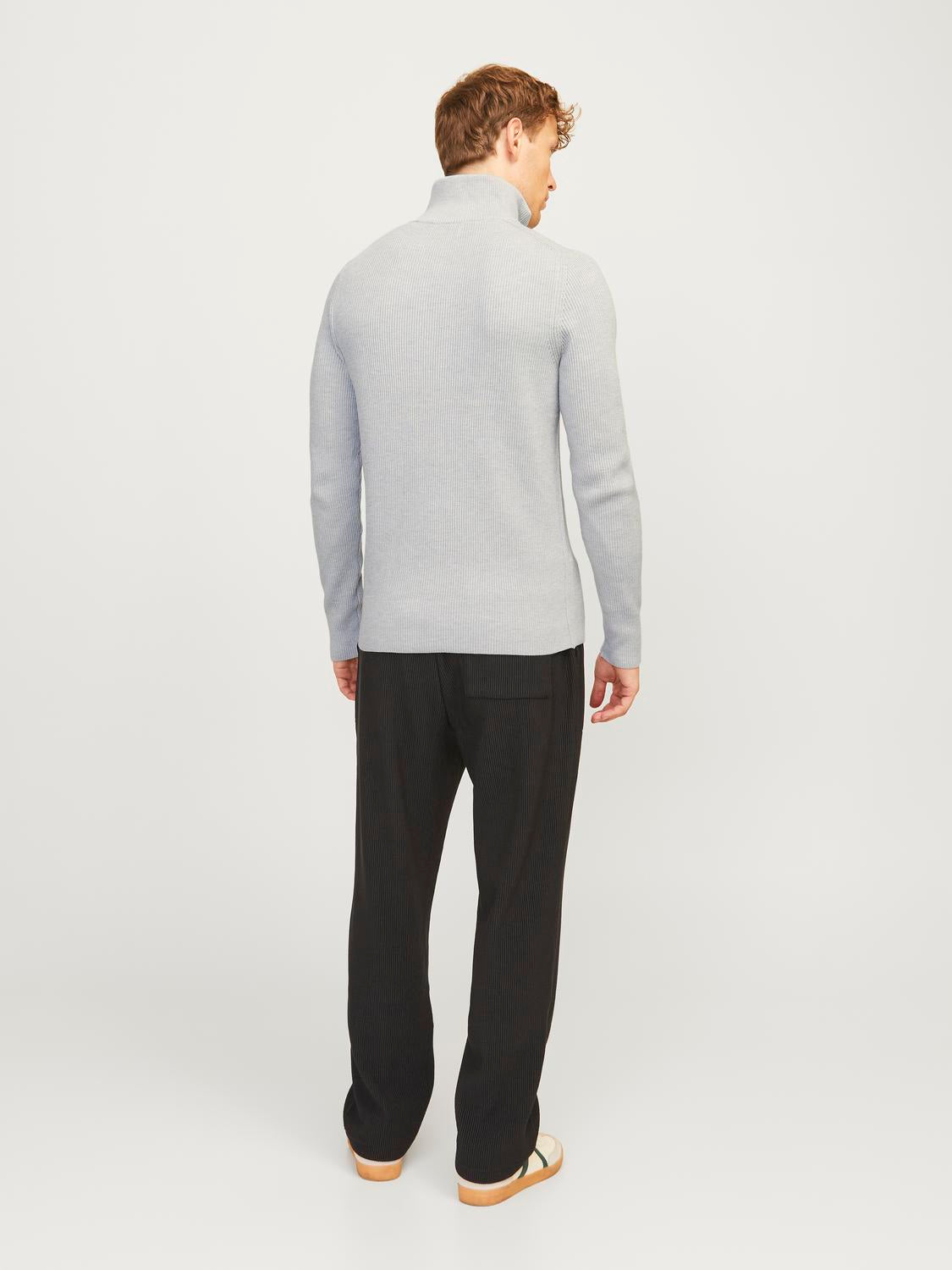 model_shot-back