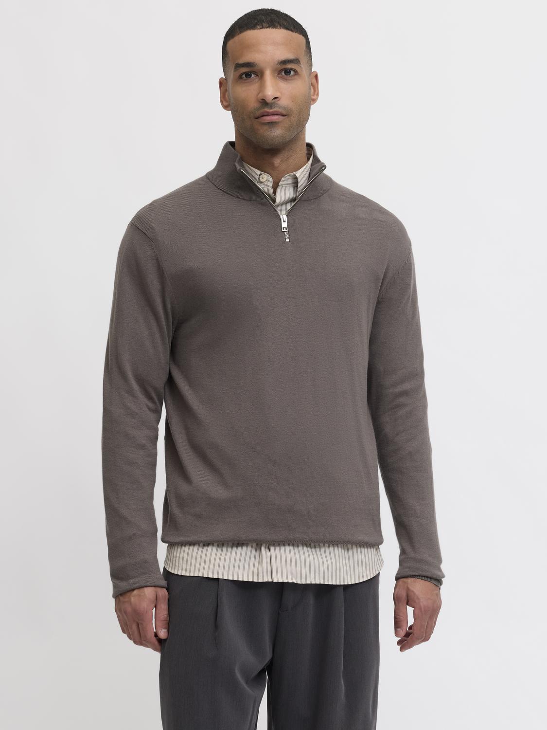 model_shot-front