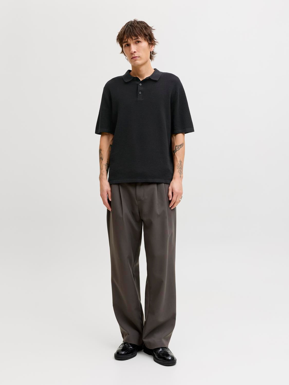 model_shot-front_full