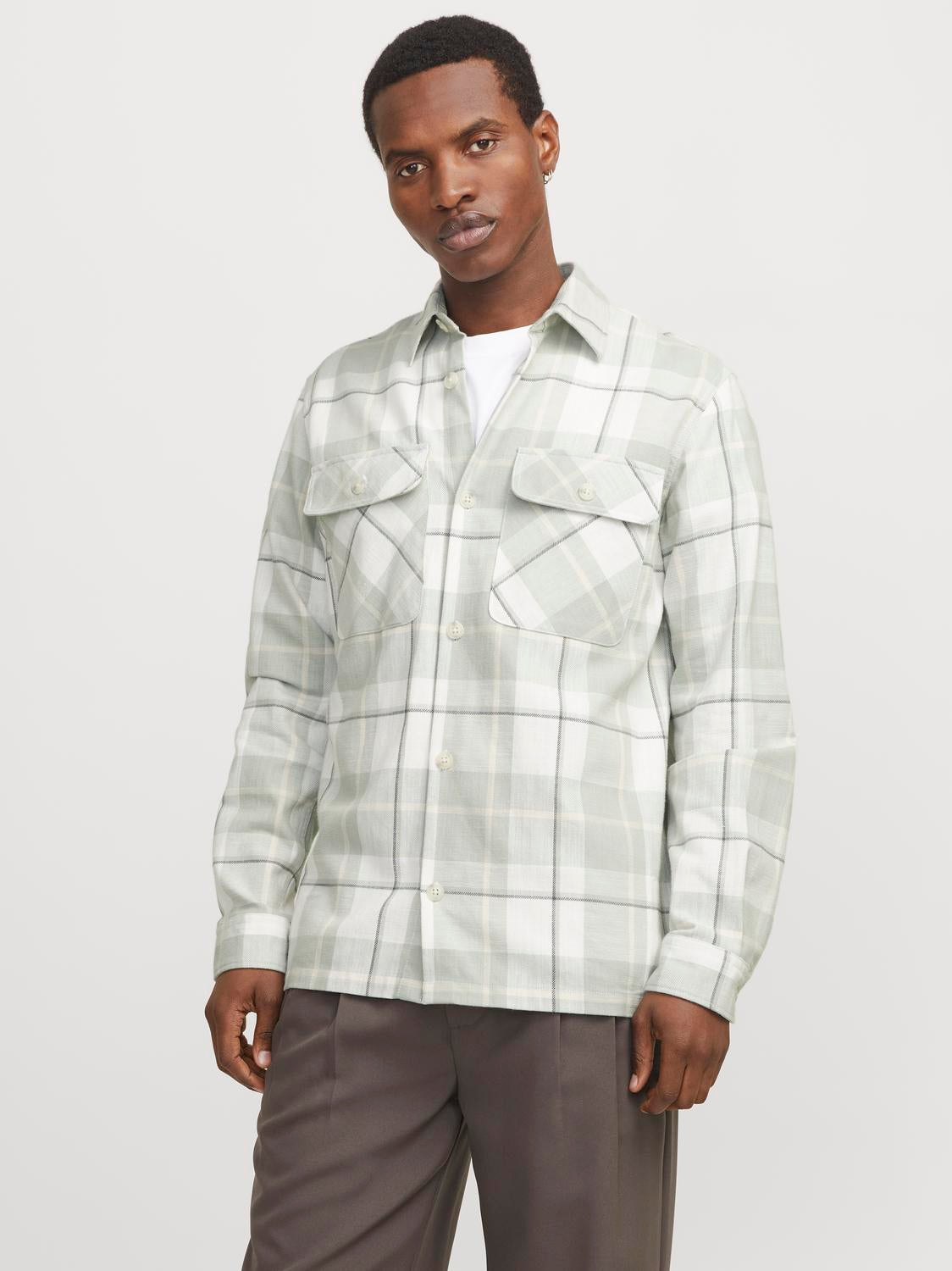 model_shot-front