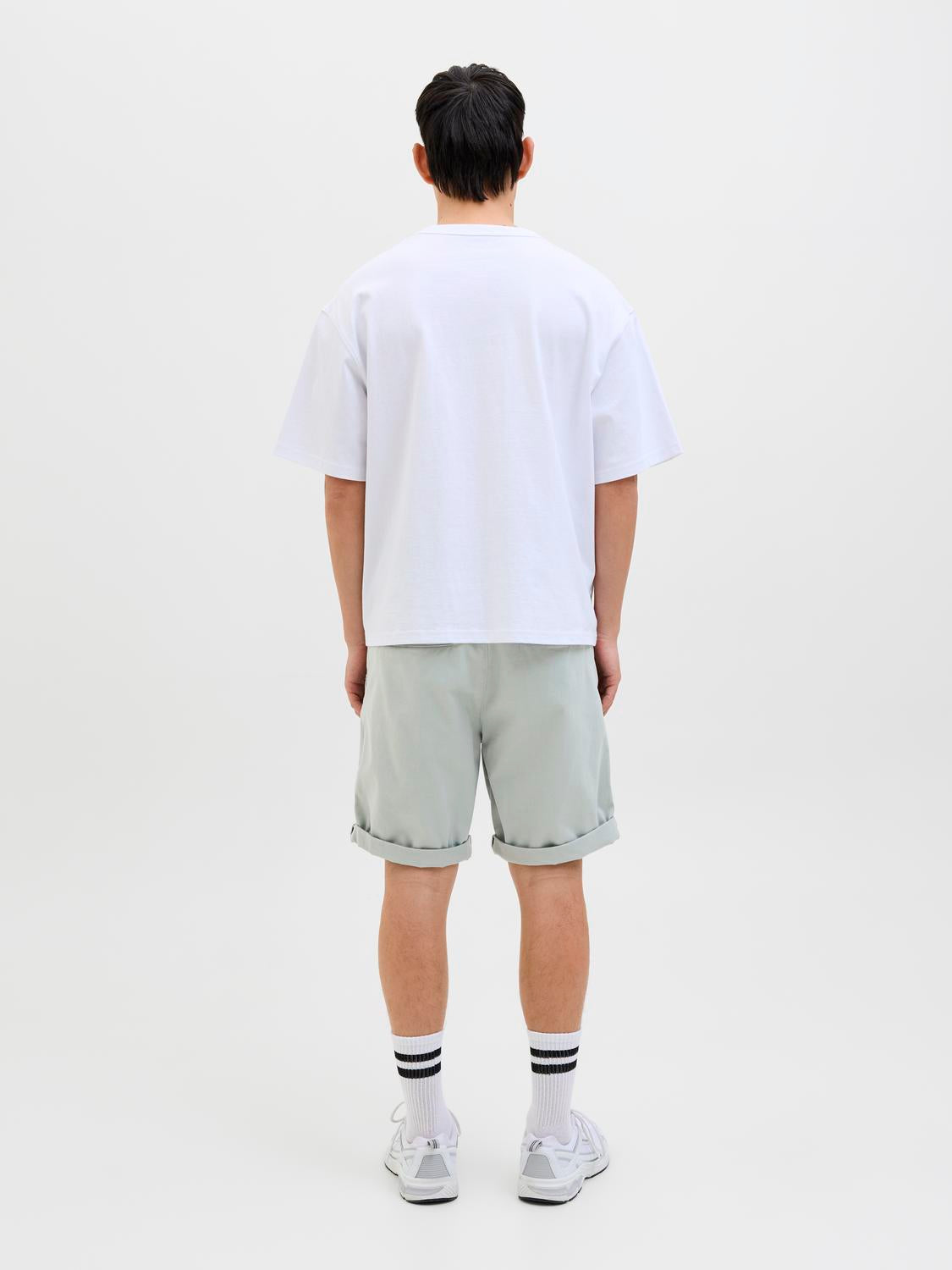 model_shot-back